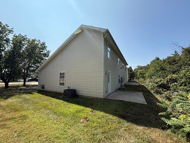 Building Photo - 1711 Hanover Blvd