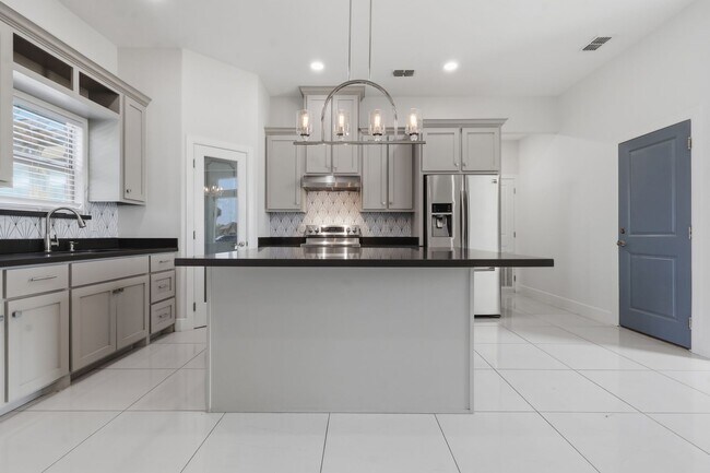 Foto del edificio - 16584 Barnes Ct