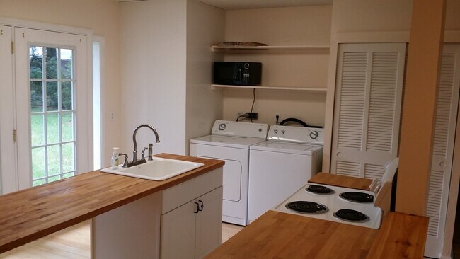 Foto del edificio - Available Mid August- 3bd, 2ba home with C...
