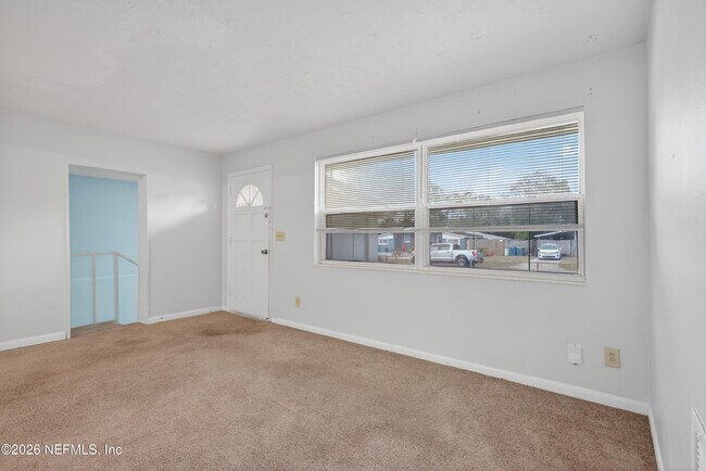 Foto del edificio - 7248 Stonehurst Rd N