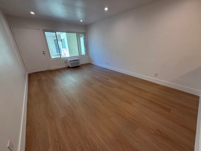 Foto del edificio - 5307 Sepulveda Blvd