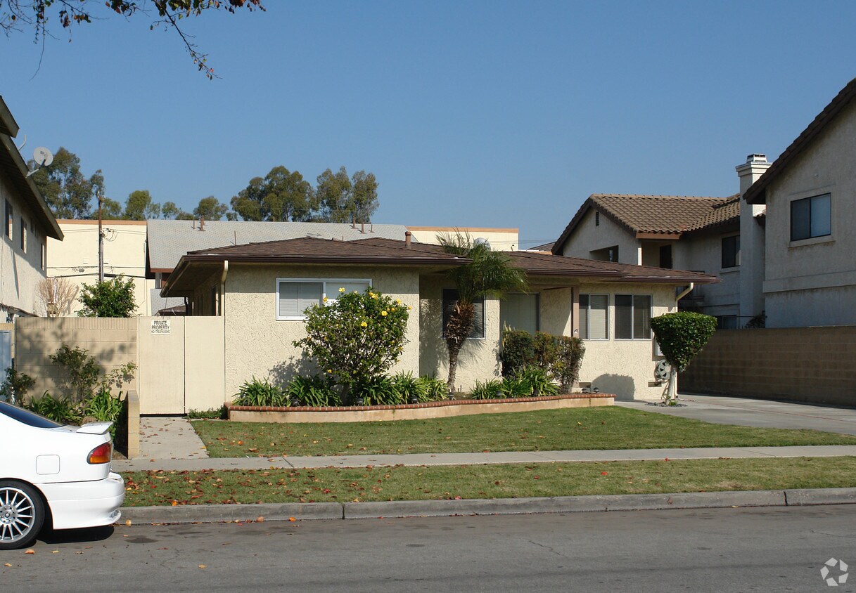 43014305 Green Ave, Los Alamitos, CA 90720 Apartments in Los