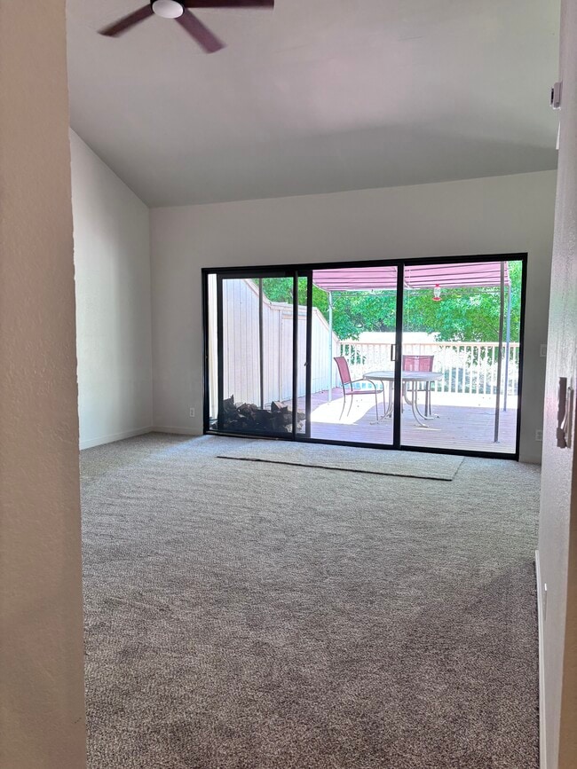 Building Photo - 7943 La Riviera Dr