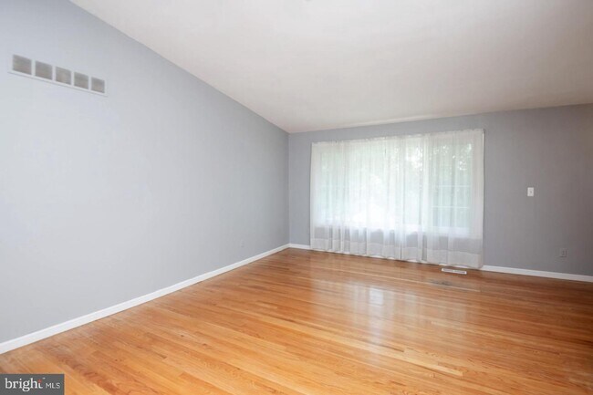 Foto del edificio - 3805 Janbrook Rd