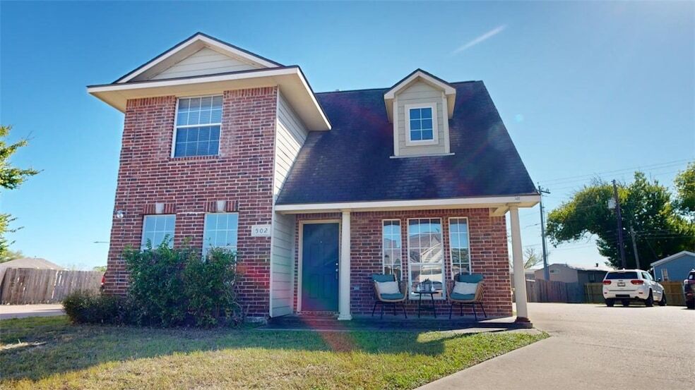 Primary Photo - 502 Nelson Ln