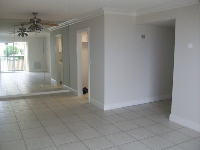 Building Photo - 1527 S Flagler Dr