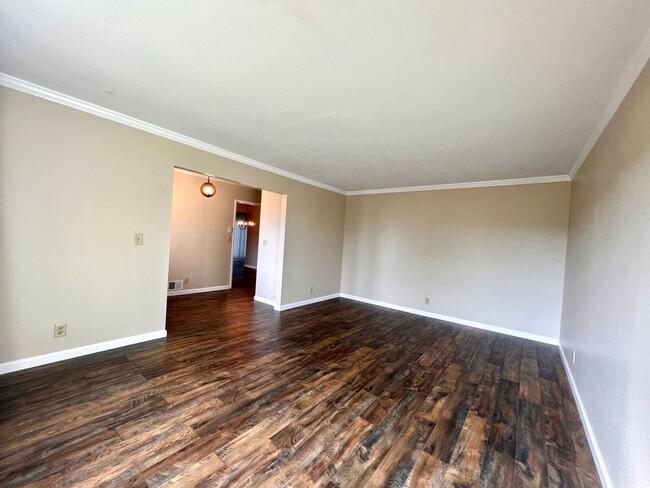 Building Photo - Spacious Three Bedroom Home in South Salinas