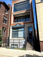 Building Photo - 1038 W Waveland Ave