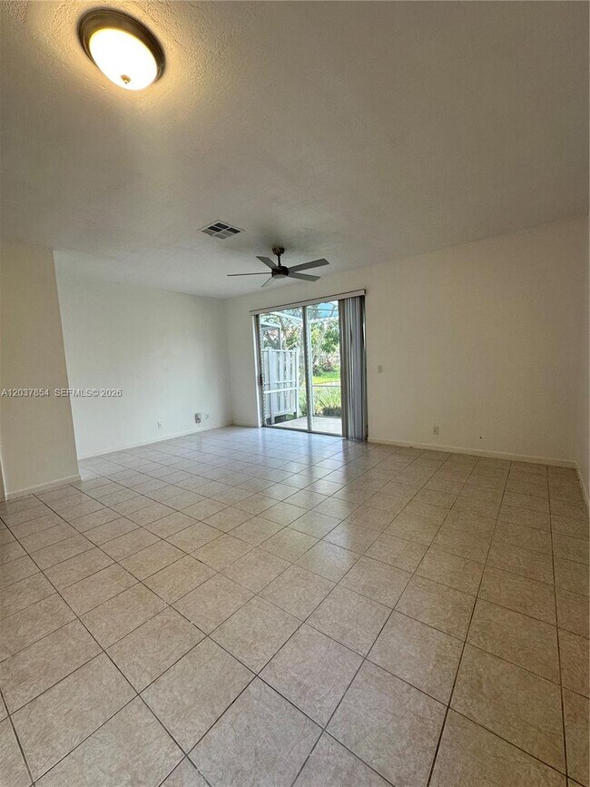Foto del edificio - 5541 NW 90th Terrace