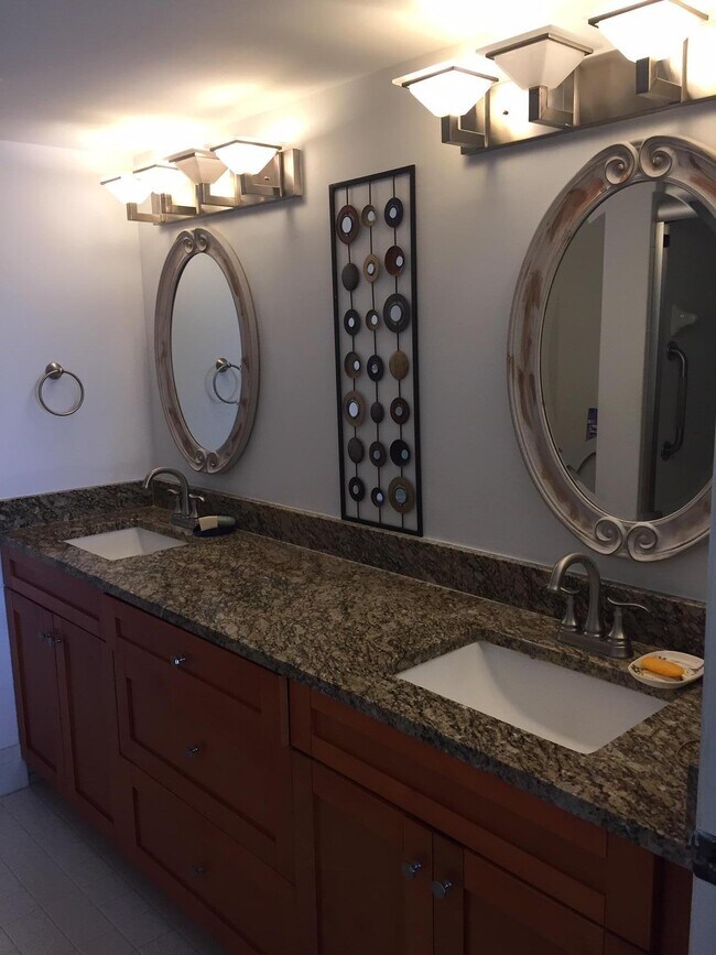 Foto del edificio - 6269 Pointe Regal Cir