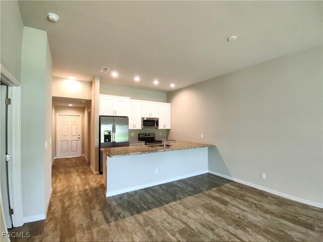 Foto del edificio - 2017 Chiquita Blvd S