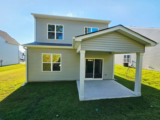 Building Photo - Gated Community with Amenities!