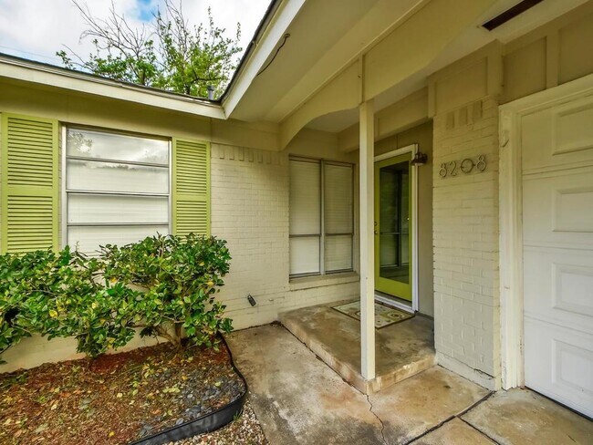 Building Photo - 8208 Stillwood Ln
