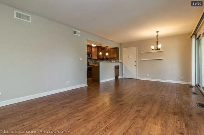 Building Photo - 5530 E Lake Dr