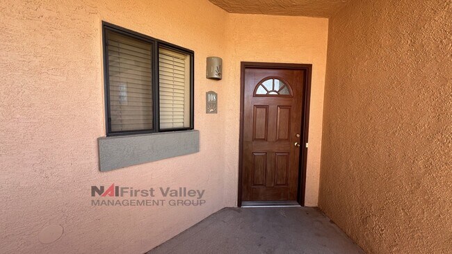 Building Photo - 3 Bedrooms, 2 Baths