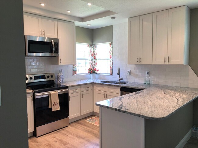 Foto del edificio - Remodeled Beach Side Home
