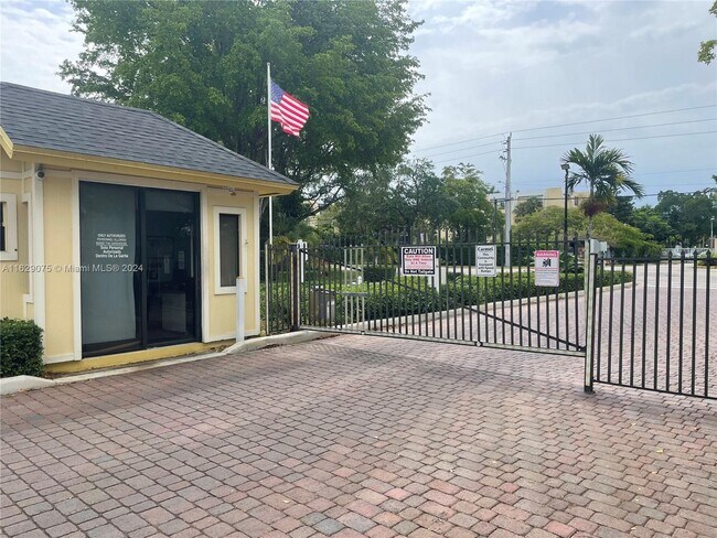Foto del edificio - 771 NE 199th St