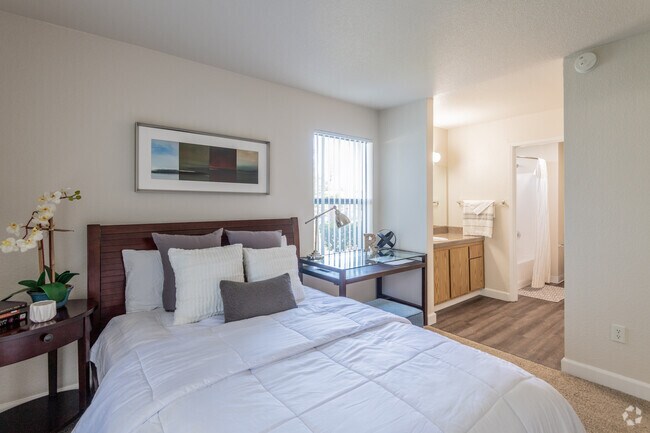 2HAB, 2BA - Riverstone