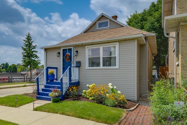 Building Photo - 927 S Taylor Ave