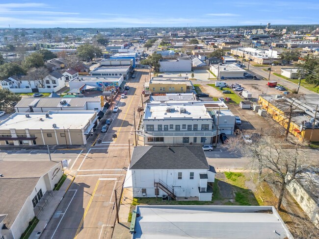 Building Photo - 401 E Main St