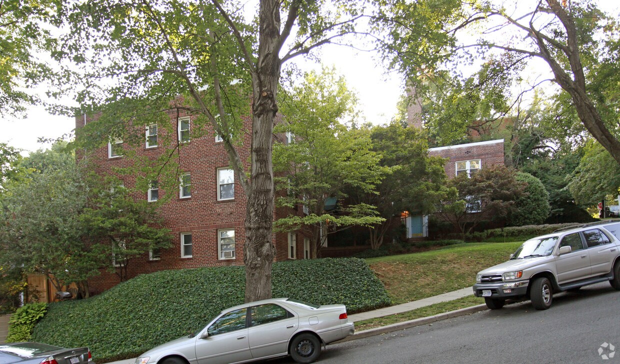 Building Photo - 4027-4029 Benton St NW