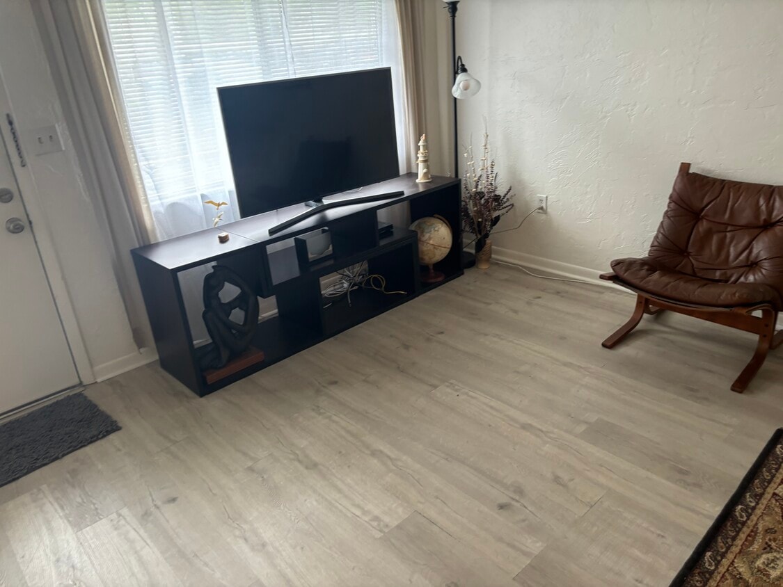 Foto principal - 8454 111th St