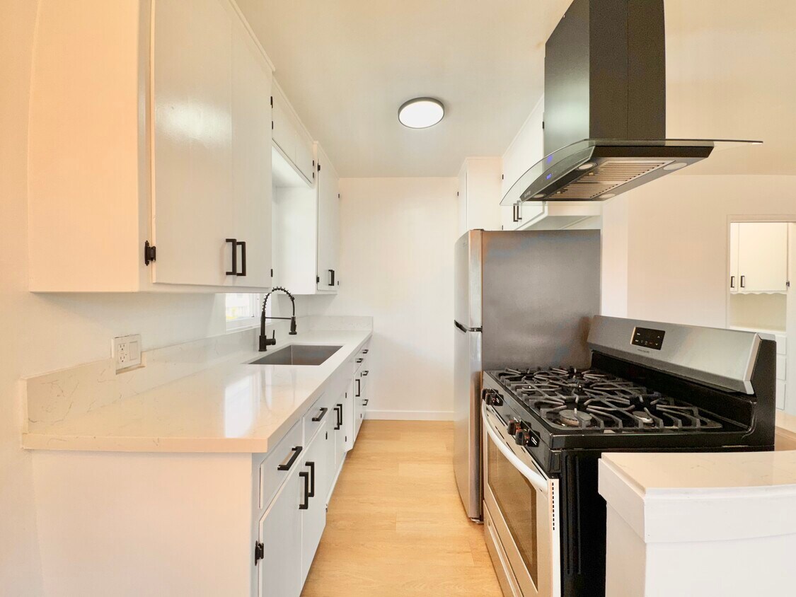 Foto principal - 6303 Cherry Ave
