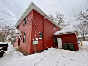 Building Photo - 297 W Larch Ave