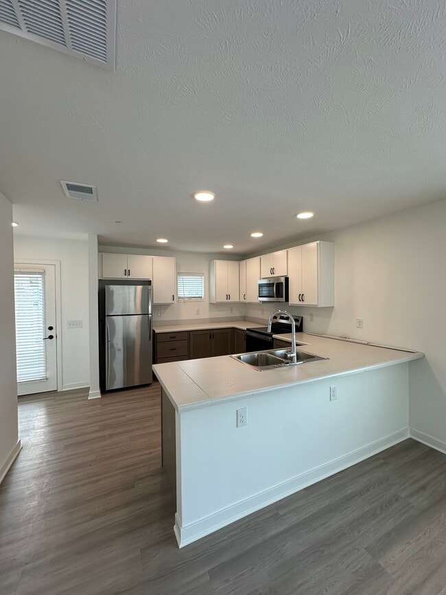 Building Photo - Foxtail Meadows - South