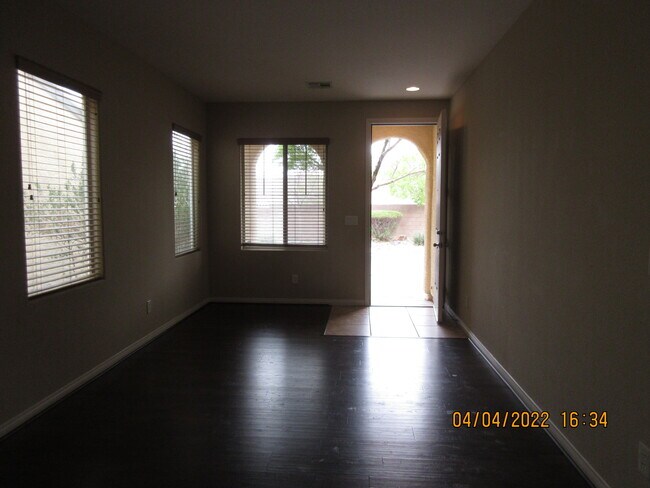 Building Photo - 8444 Viansa Loma Ave