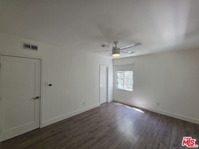 Foto del edificio - 1635 S Beverly Glen Blvd
