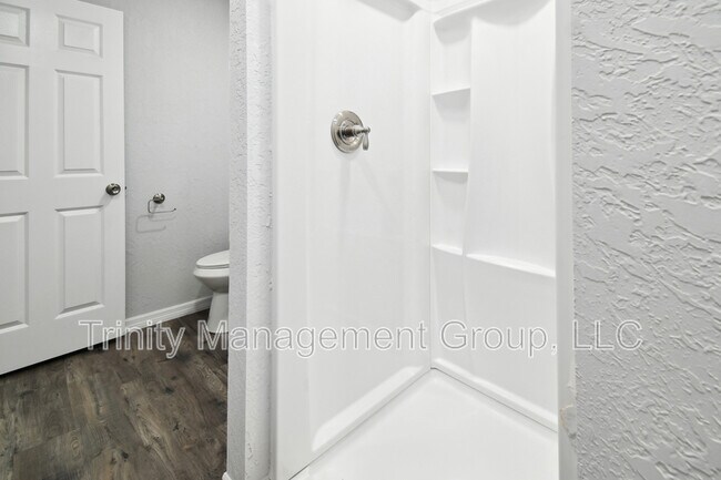 Foto del edificio - 1051 Dogwood Dr