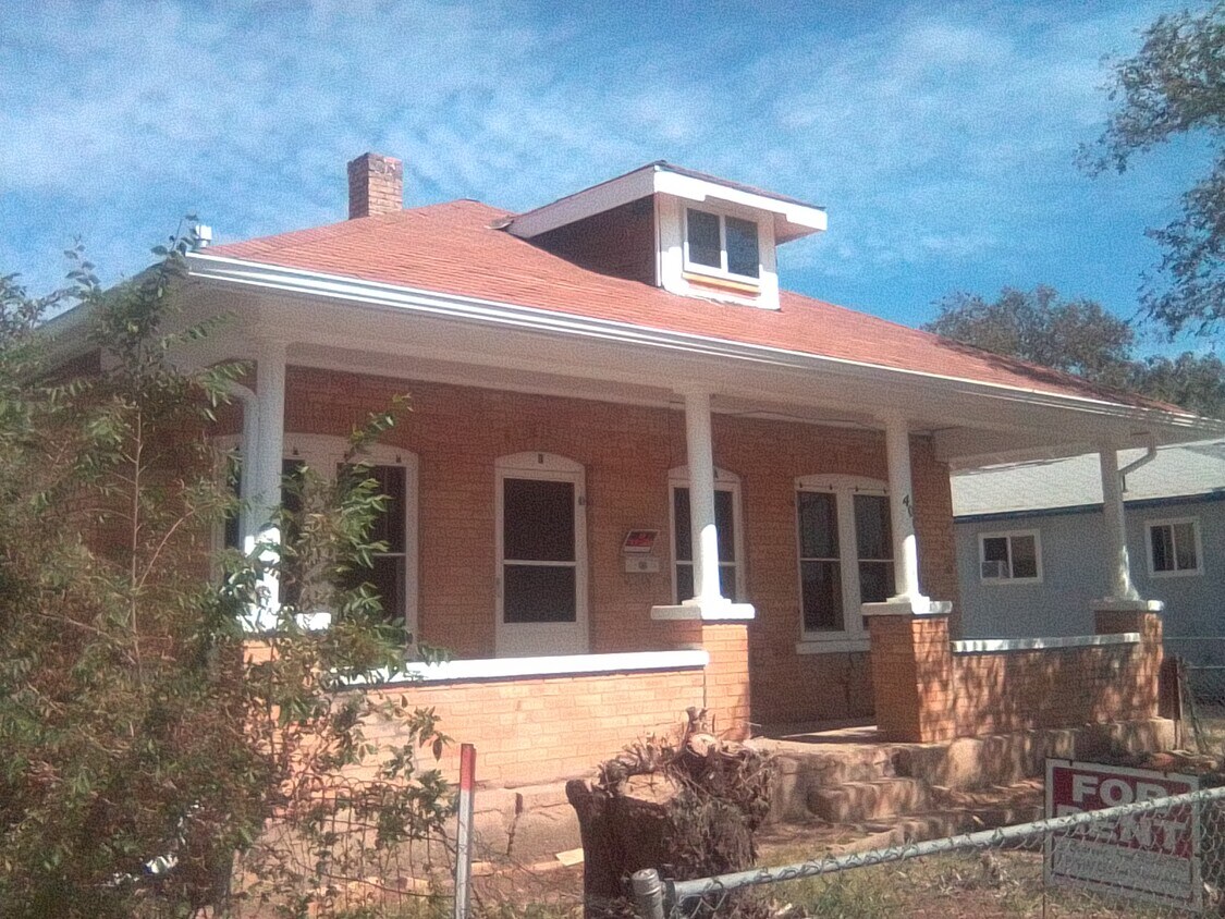 Foto del edificio - 406 Wilson Ave