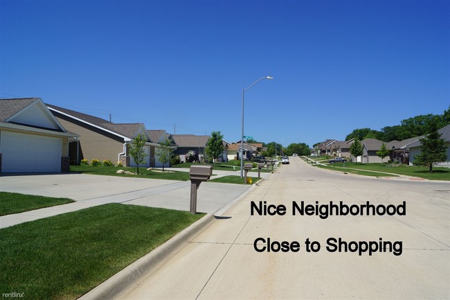 Building Photo - 2 br, 1 bath Townhome - 519 Spruce Hill Road