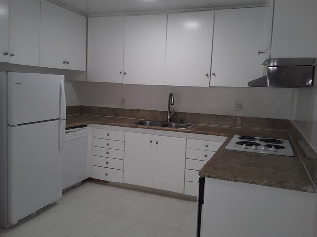 Kitchen 1 - 1307 Barry Ave