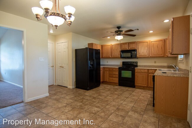 Building Photo - 2 br, 2 bath House - 717 Etchen