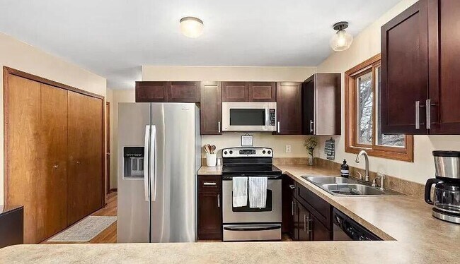 Foto del edificio - 11816 Highridge Dr