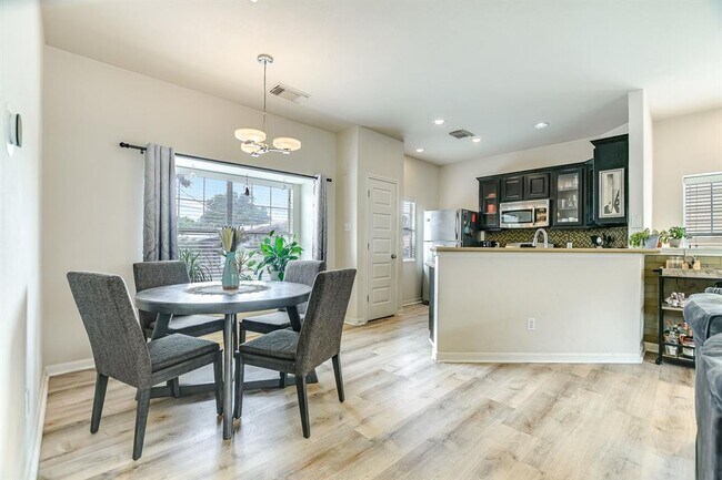 Building Photo - 2913 Saville Loop