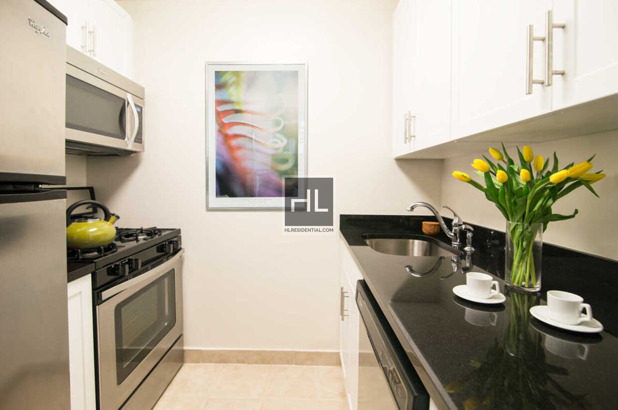 Primary Photo - Massive 2 Bed on Upper West Side! 1100+ sqft!