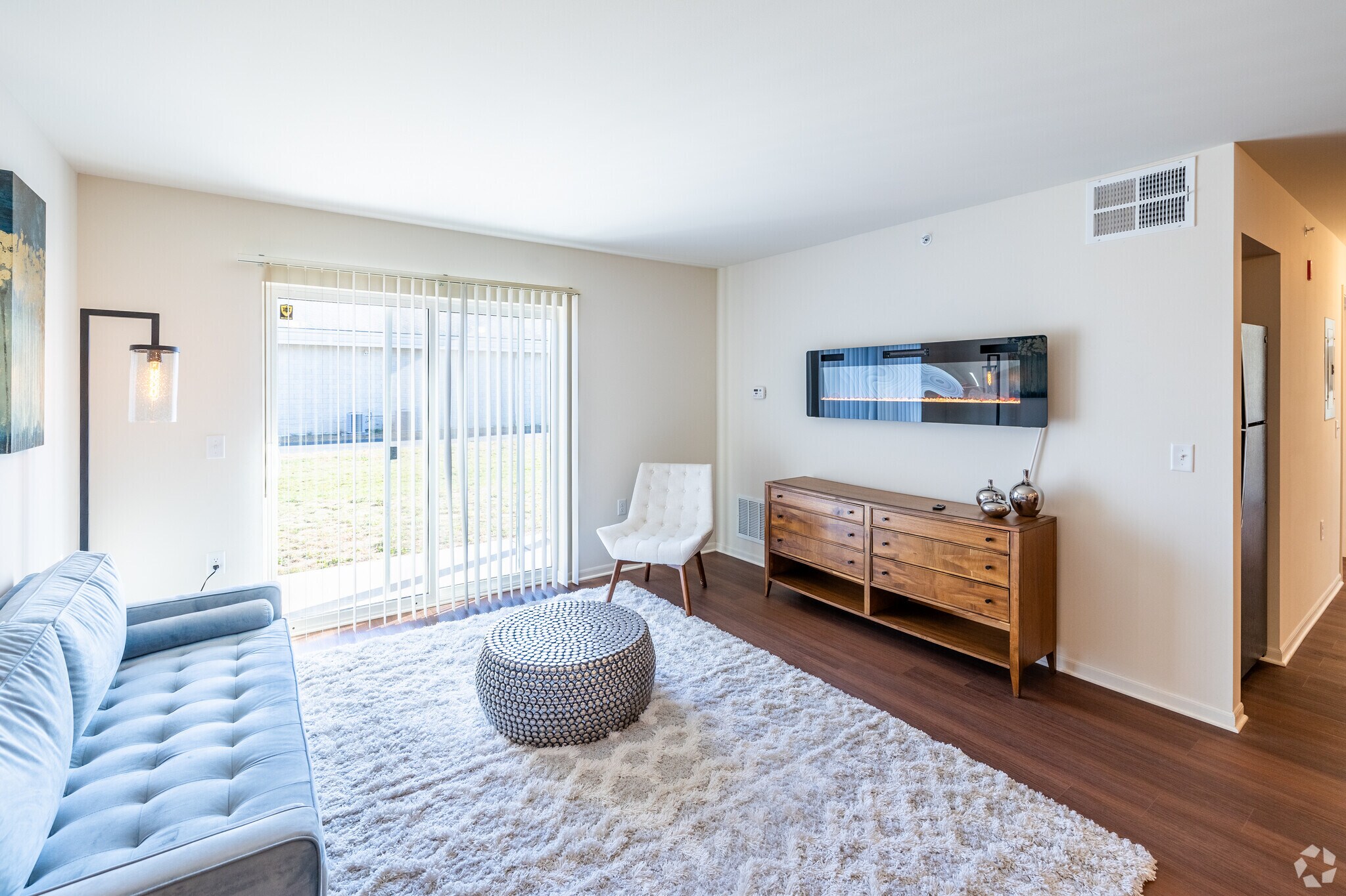 Carr Apartments – photo 2