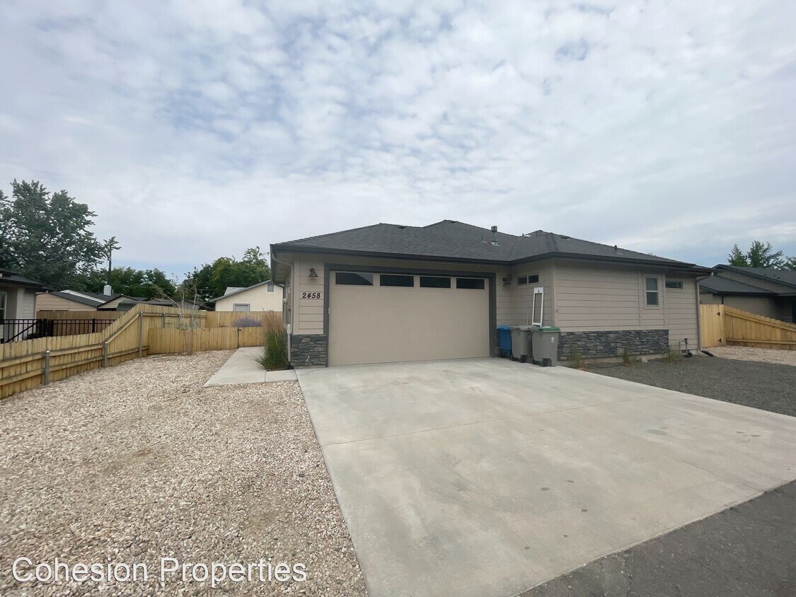 Primary Photo - 3 br, 2 bath House - 2458 N Maple Grove Rd