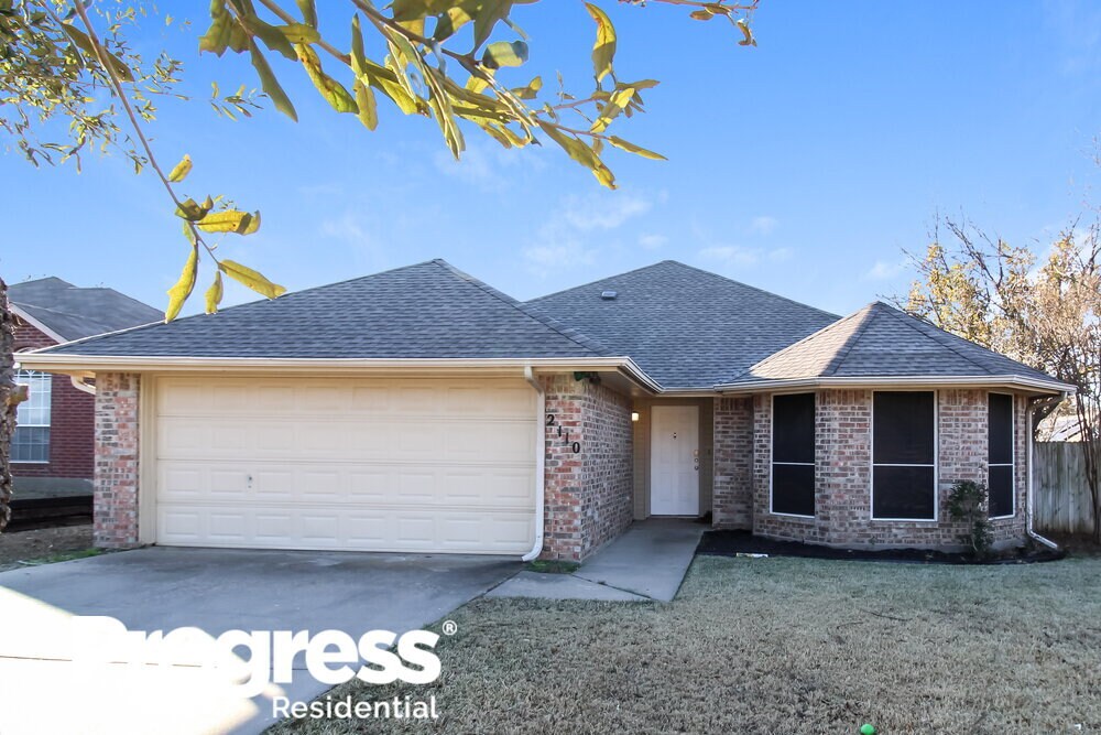 Primary Photo - 2110 Oak Tree Dr