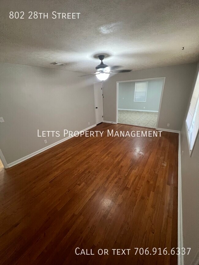 Building Photo - Beautifully Updated 3 Bedroom 2 Bath Home ...
