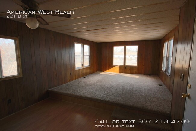 Foto del edificio - Trailer with shop