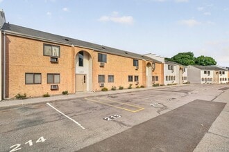 Building Photo - 14 Scarborough Ln