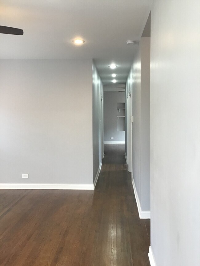 Foto del edificio - 624 E 103rd Pl