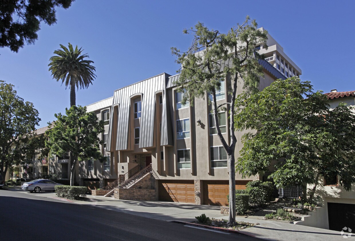 Building Photo - Villa Marie