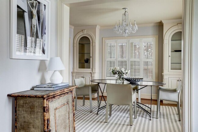 Foto del edificio - 2137 W Main St