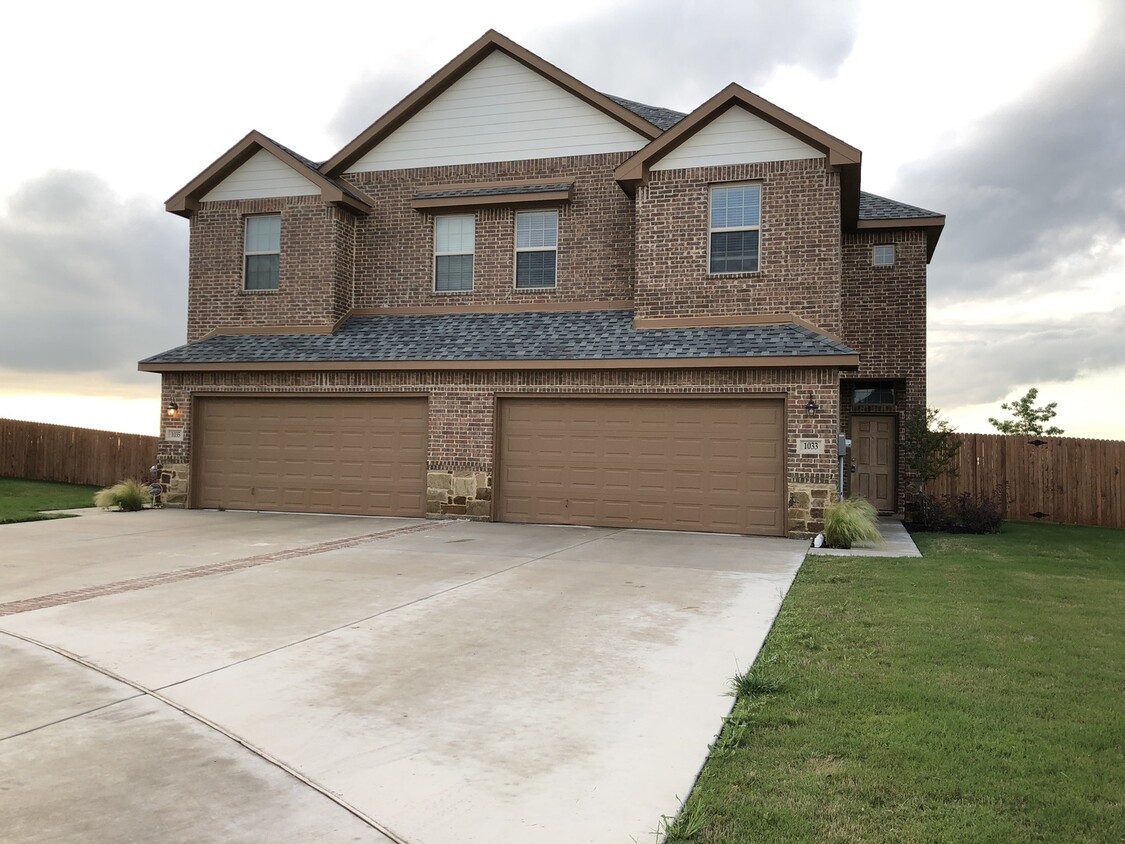 Building Photo - LUXURY 2 STORY DUPLEX LOCATED IN MIDLOTHIA...