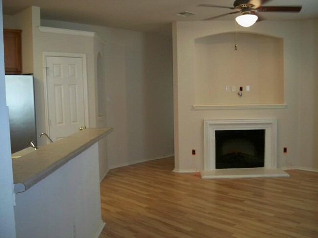 Building Photo - 1900 Scofield Ridge Pky